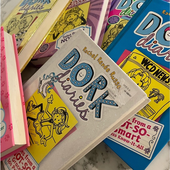 Dork diaries books 4,5,7,8,10,11 - Picture 4 of 6